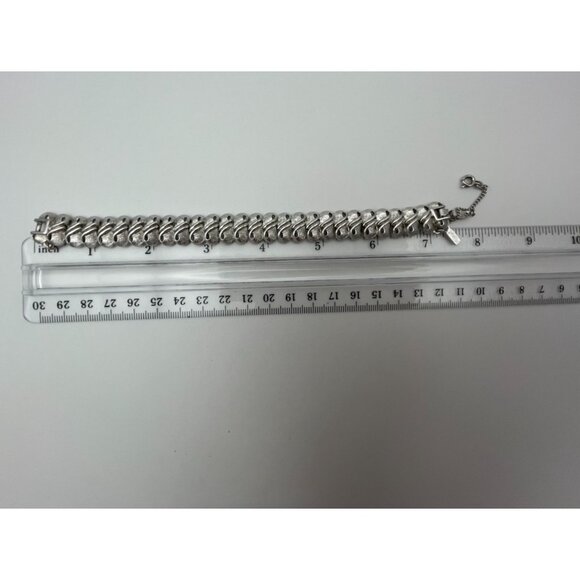 Vintage Monet Figure 8 Links Satin Silver Tone 7" Safety Chain - Picture 6 of 8